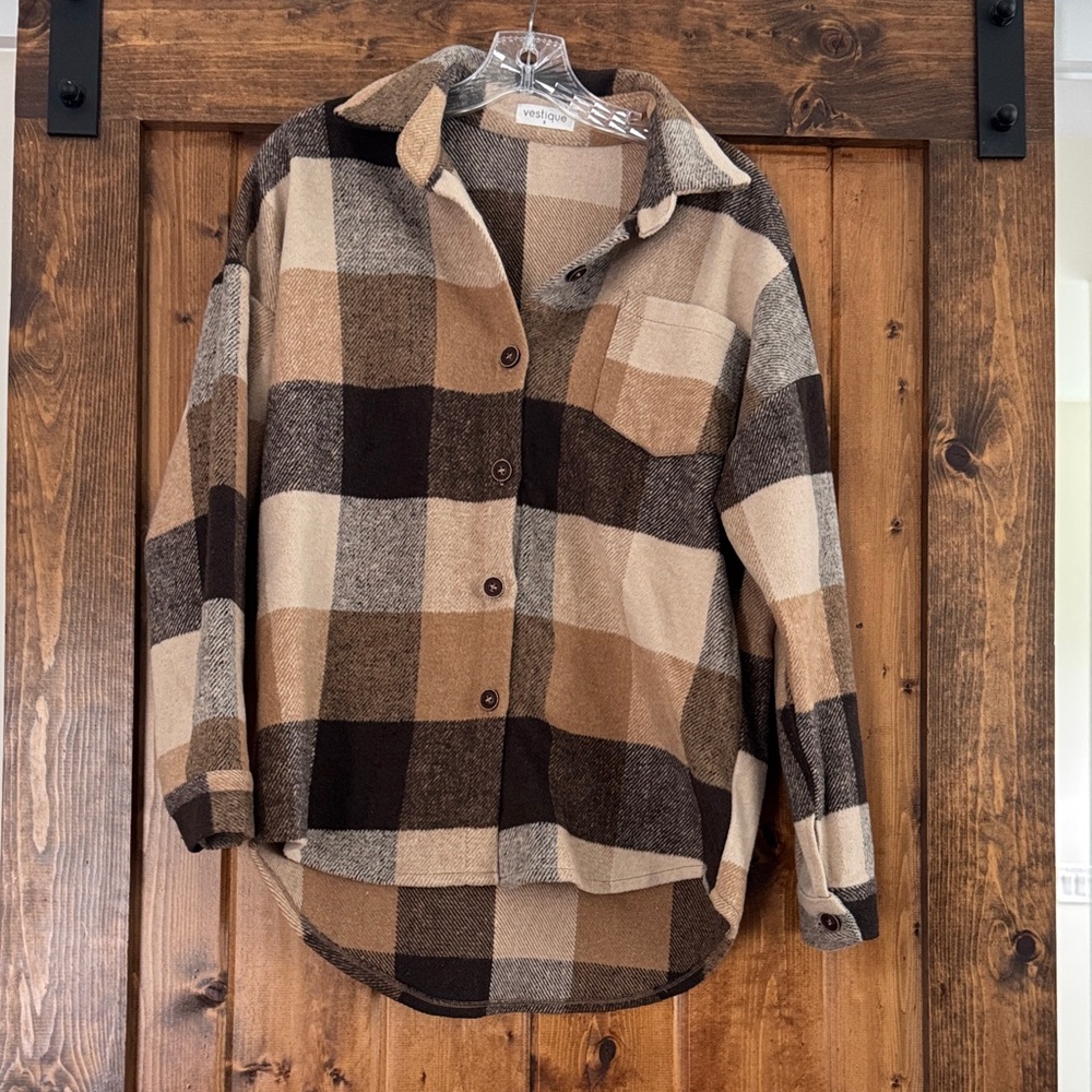 vestique Plaid Button-Up Shacket in Tan, Brown & Cream
